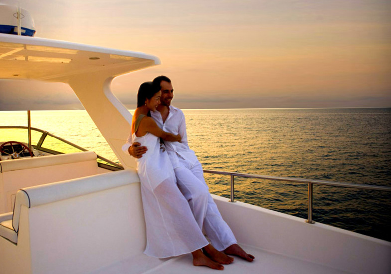 2-Hour Romantic Sunset Cruise with Sushi and Drinks